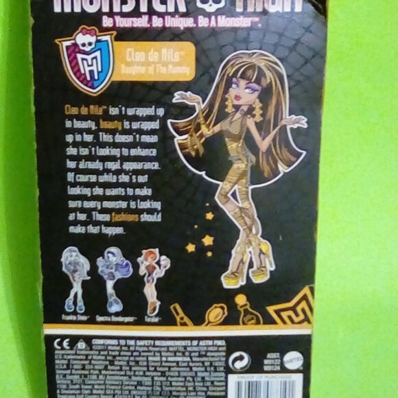 Monster high Clawdeen & Cleo paper doll & helmets - Picture 4 of 7